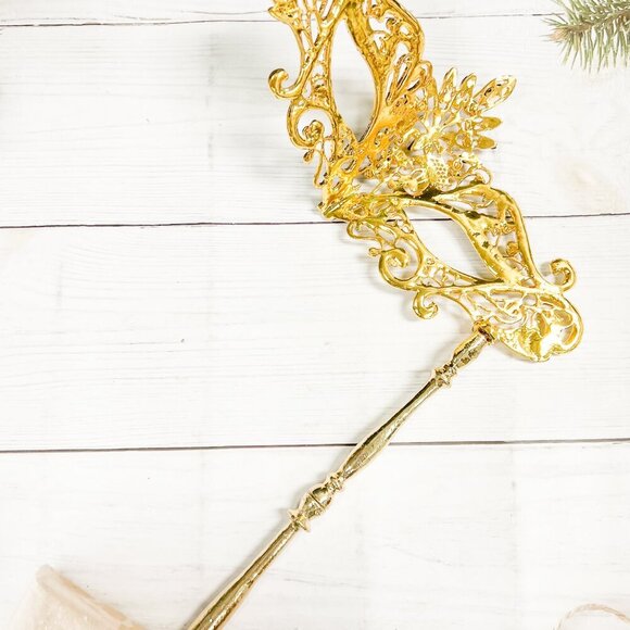 Elegant Gold and Black Masquerade Face Mask - Picture 4 of 6